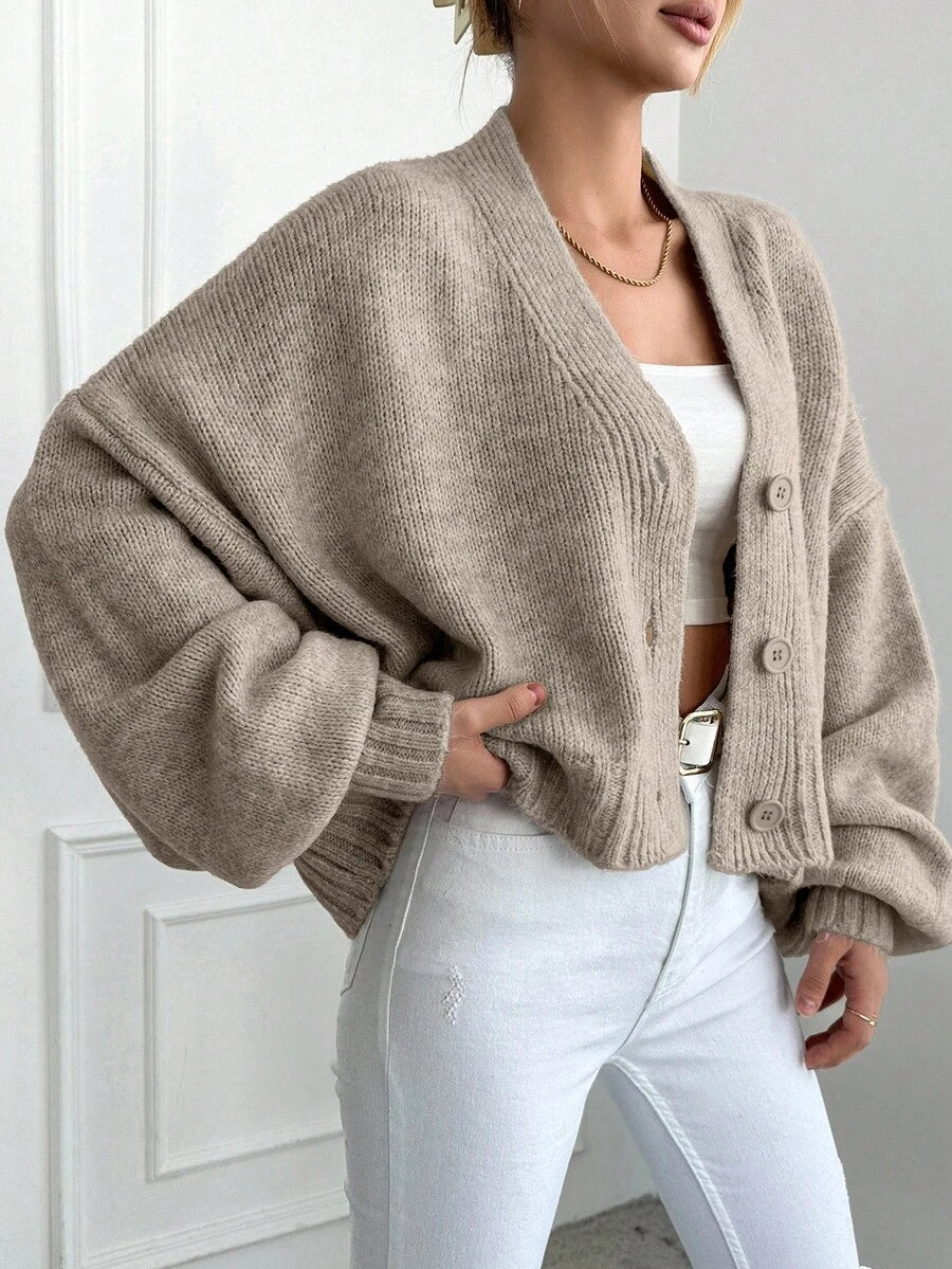 Cardigan dame i strik med V-hals og store knapper, kort model med ballonærmer, Beige, billede 5