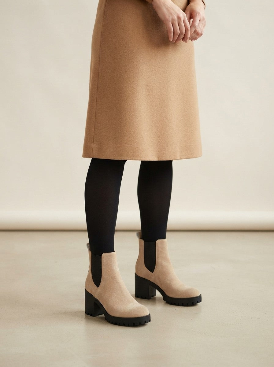 Chelsea støvler dame med blokhæl og traktorsål, ankelhøje i velourlook med elastik i siden, Beige