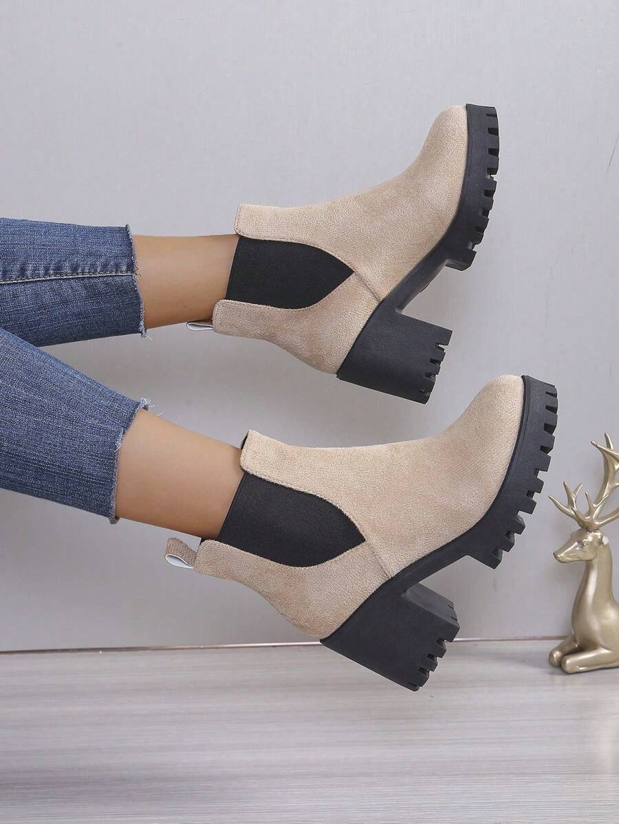 Chelsea støvler dame med blokhæl og traktorsål, ankelhøje i velourlook med elastik i siden, Beige