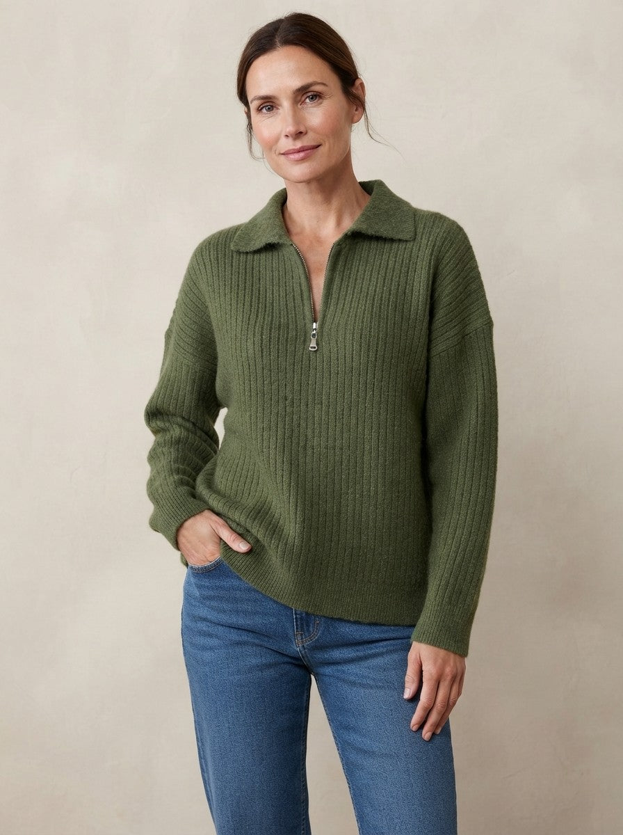 Dame sweater i ribstrik med krave og halv lynlås, løs pasform og sænkede skuldre, Armégrøn