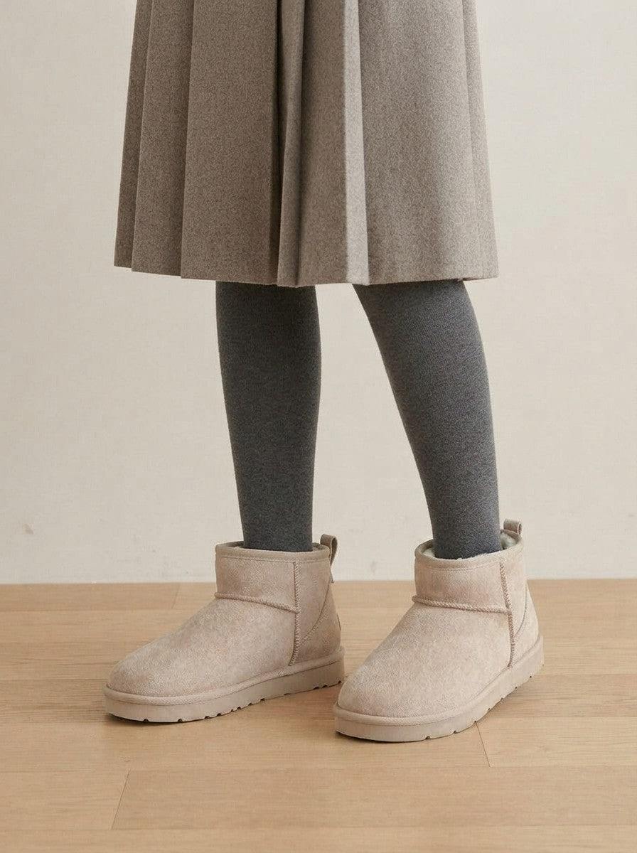 Korte vinterstøvler dame med foer, flad sål og overdel i velourlook, Beige
