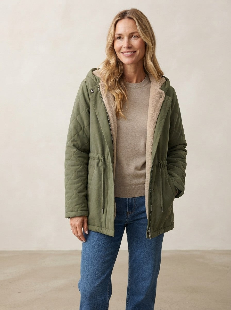 Parka jakke dame med teddyfor, hætte, snøre i taljen og store lommer, hoftelang, Armégrøn