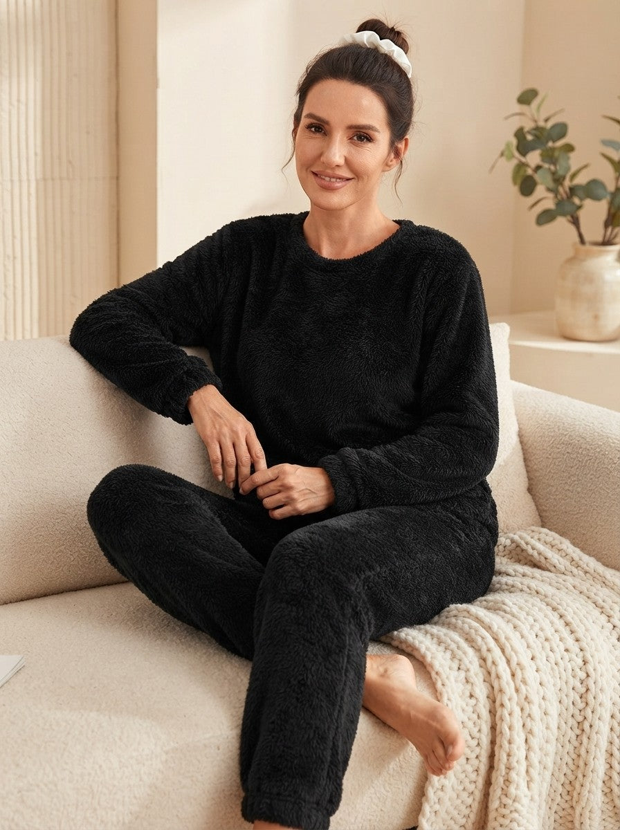 Pyjamas dame i tyk og blød fleece, løs top med rund hals og bukser med elastik, Sort