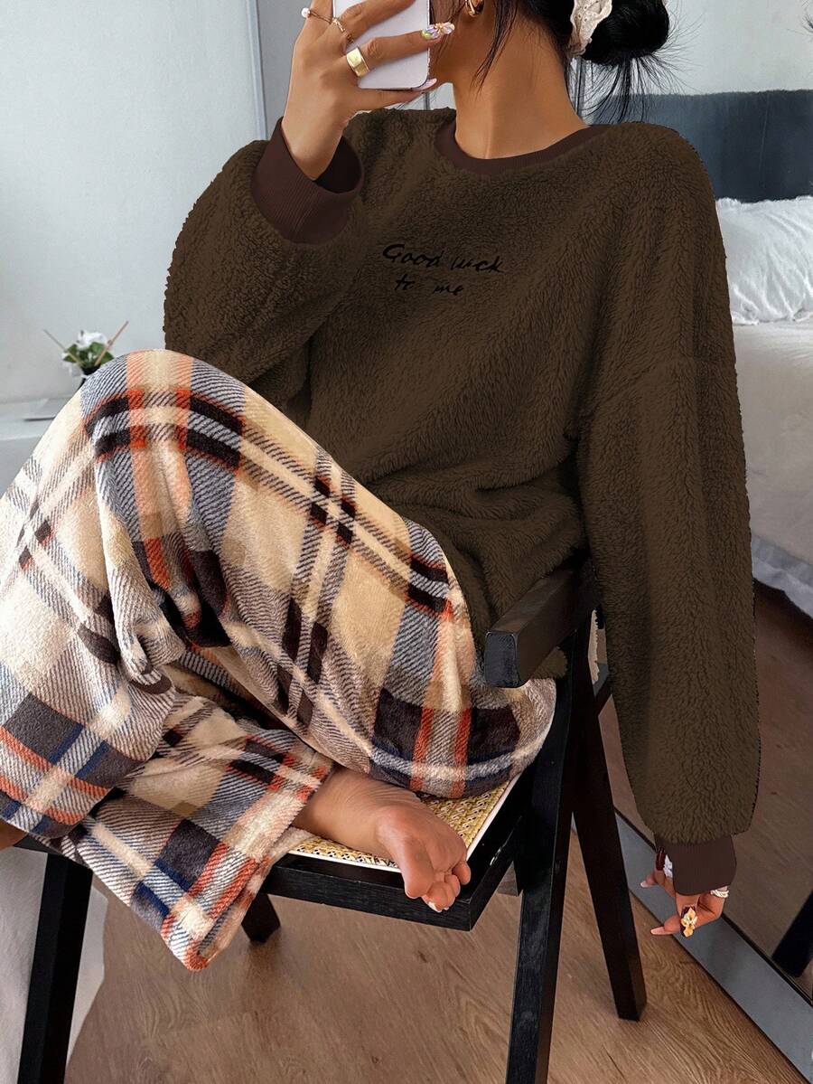 Pyjamas dame med blød fleecetop og ternede bukser i flonel, løs pasform, Brun