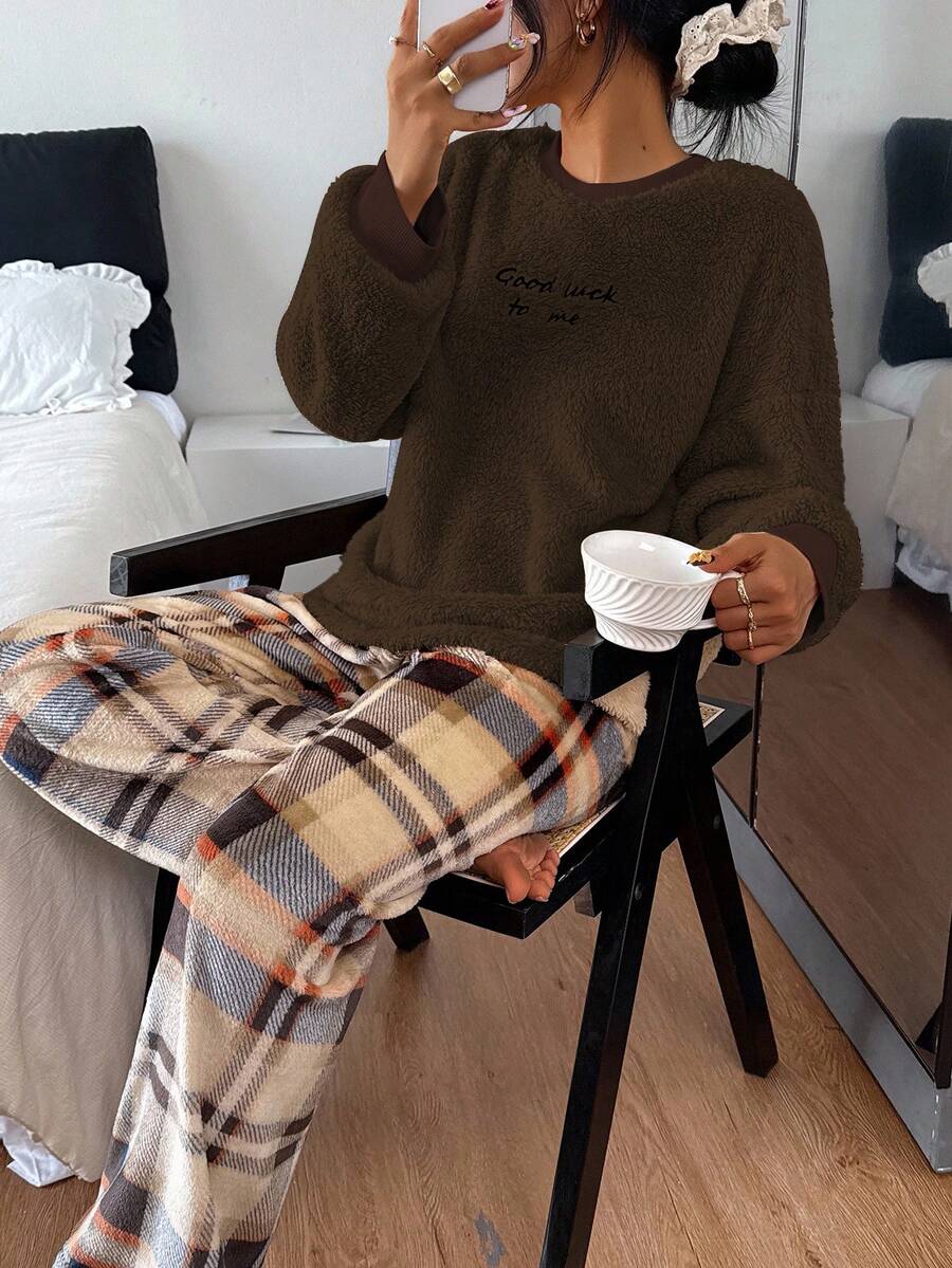 Pyjamas dame med blød fleecetop og ternede bukser i flonel, løs pasform, Brun, billede 4
