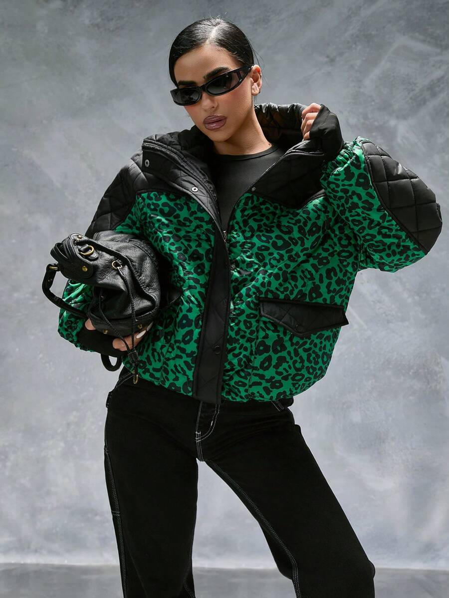 Quiltet vinterjakke dame med leopardmønster, høj krave og trykknapper, kort og løs, Flerfarvet