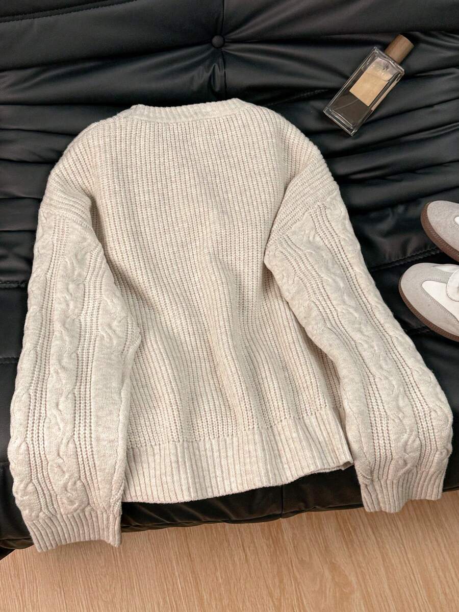Strik sweater dame i kabelstrik, oversize med rund hals og sænkede skuldre, Hvid, billede 4