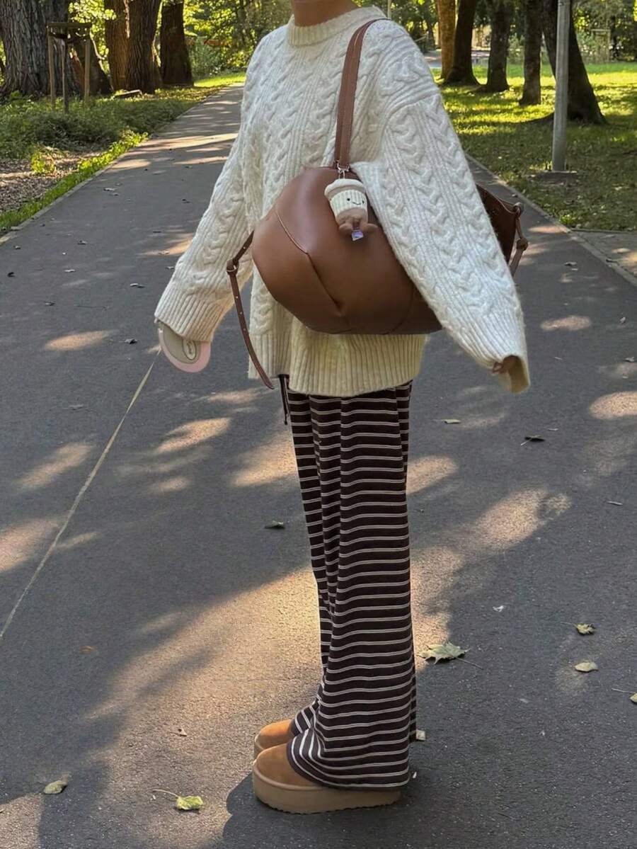Strik sweater dame i kabelstrik, oversize med rund hals og sænkede skuldre, Hvid, billede 6