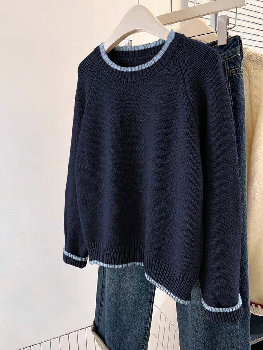 Strik sweater dame med kontrastkant, rund hals og raglanærmer, løs pasform, Kongeblå, billede 9
