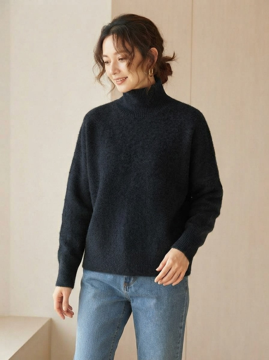 Striktrøje dame med høj hals og nedhængte skuldre, blød og luftig pullover i afslappet pasform, Sort