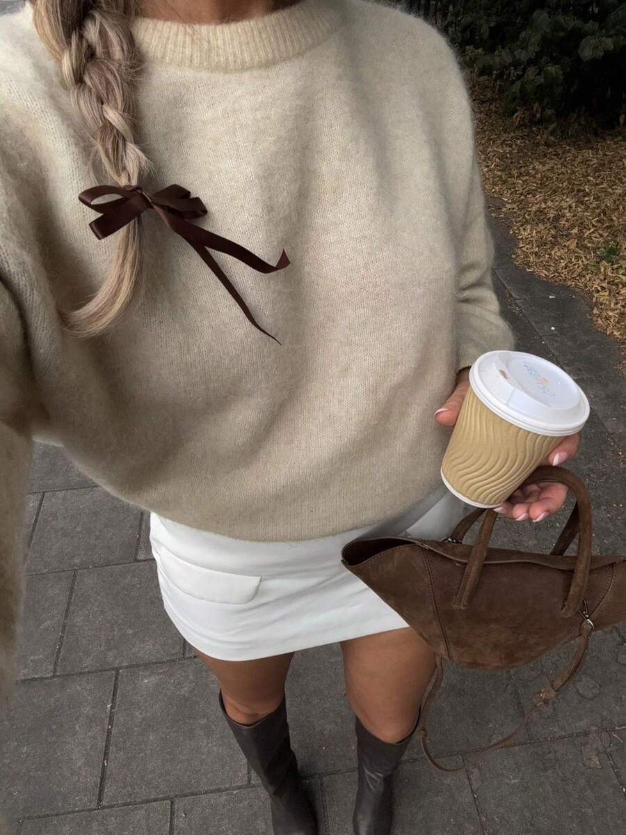 Striktrøje dame med rund hals og ribkant, blød børstet pullover med nedhængt skulder, Beige, billede 4