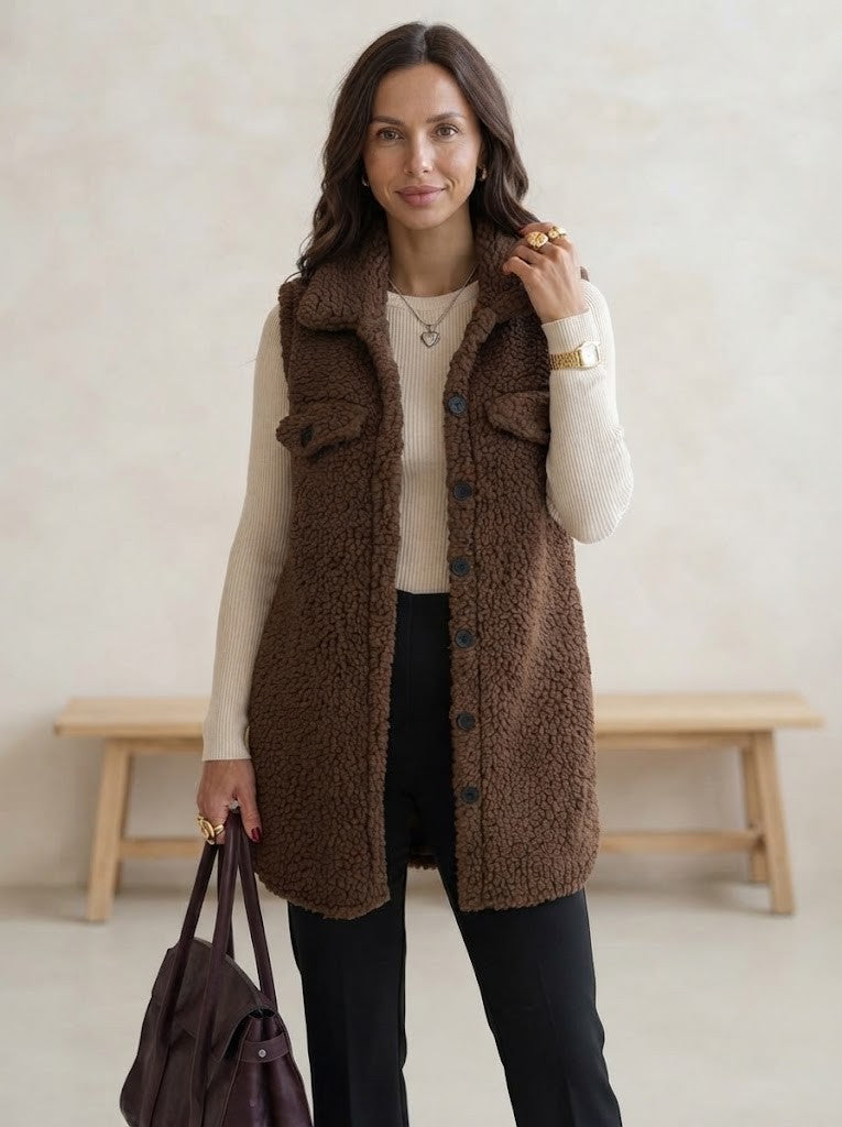 Teddy vest dame, lang med krave, knapper og løs pasform, Brun